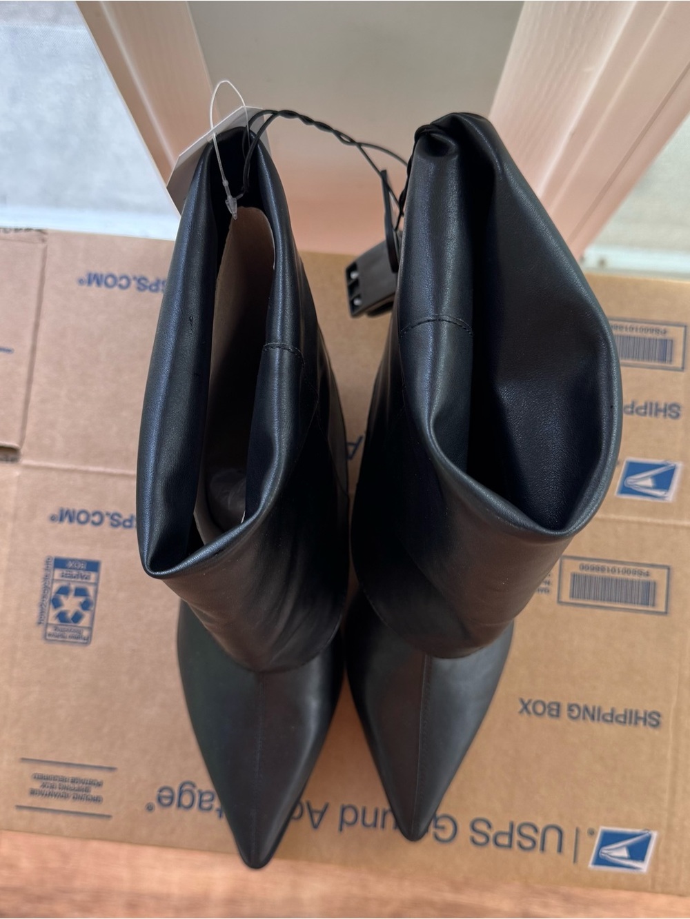 Time and Tru Fold Over Kitten Heel Ankle Boots Women’s 6 Black Memory Foam New - Picture 9 of 16